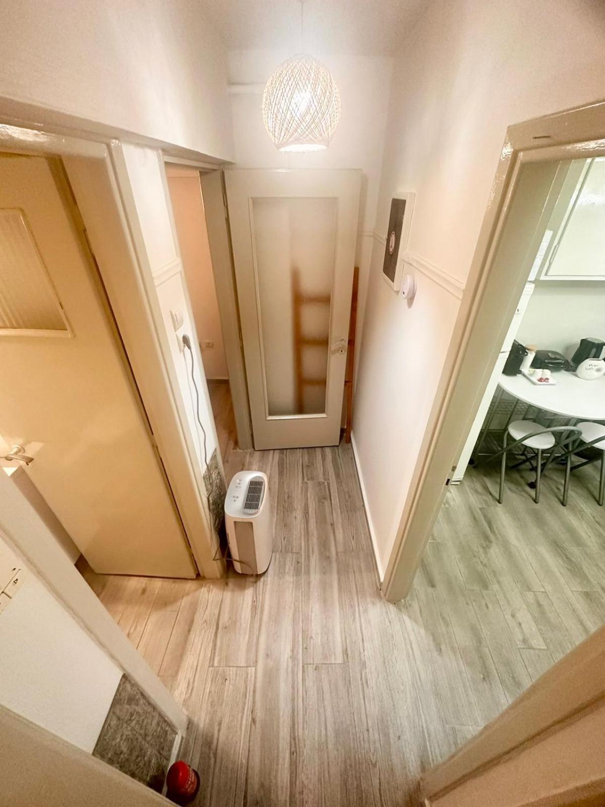 Vestige Basement Apartment Atena Exterior foto